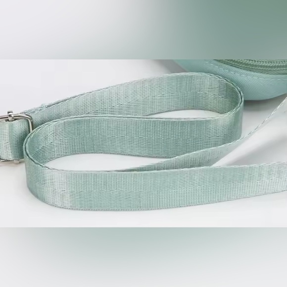 Snoopy Green Crossbody Bag - Picture 9 of 10